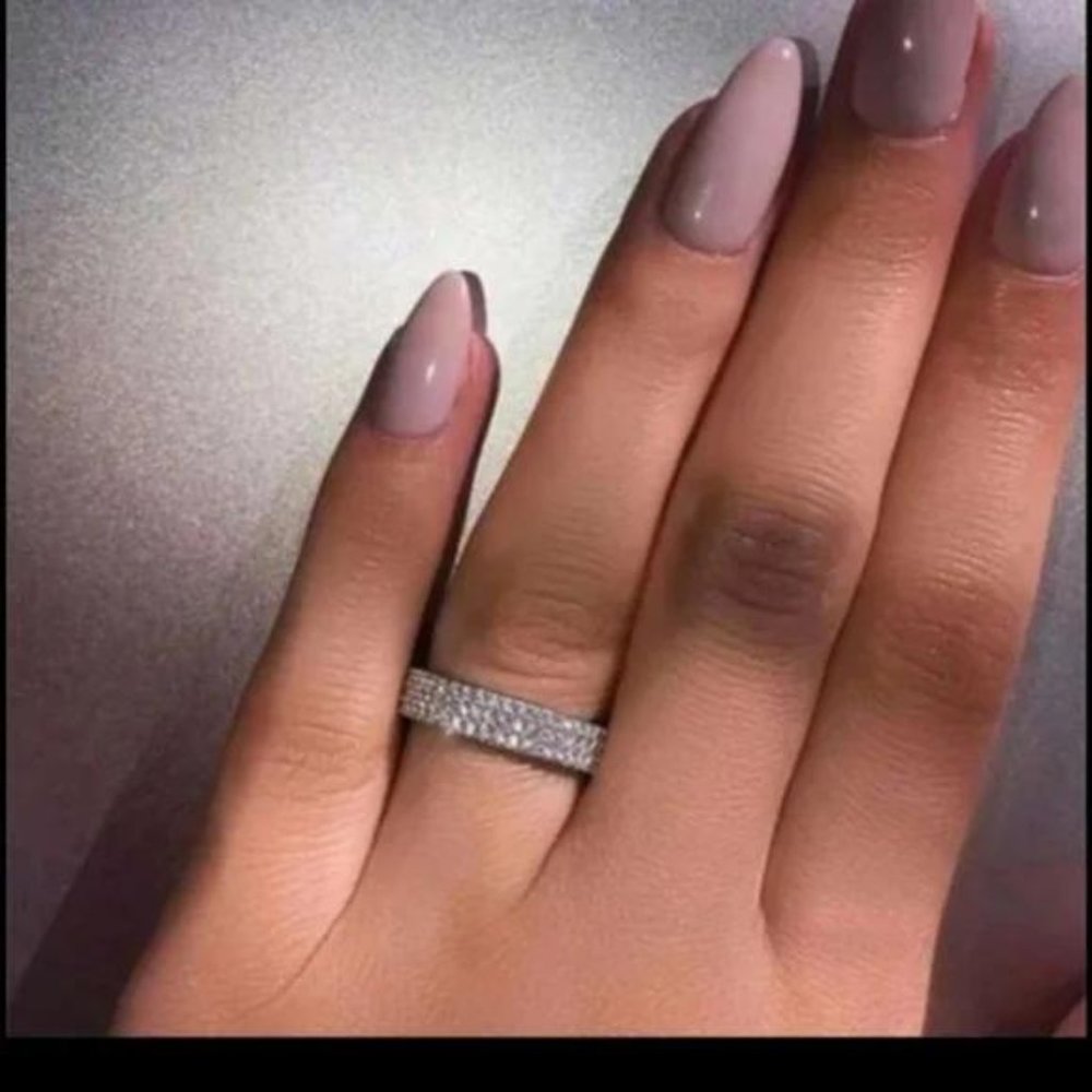 NEW WEDDING ENGAGEMENT WHITE DIAMOND BAND RING - Picture 2 of 2